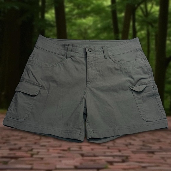 Eddie Bauer Green Nylon Outdoors Camping Hiking Shorts Gorpcore Size 8 - Picture 1 of 11